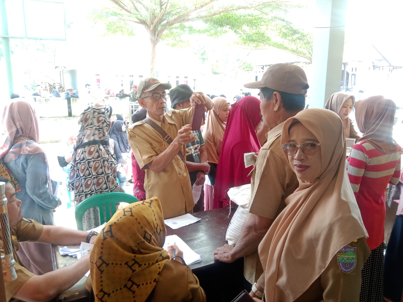 PENYALURAN BANSOS DESA MULYASA...